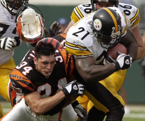 PITTSBURGH STEELERS AMOS ZEREOUE TACKLED BYAGAINST CINCINNATI BENGALS KEVIN KAESVIHARN