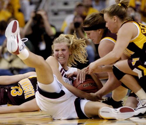 CONNECTICUT ANN STROTHER FIGHTS FOR LOOSE BALL WITH MINNESOTAS JANEL MCCARVILLE